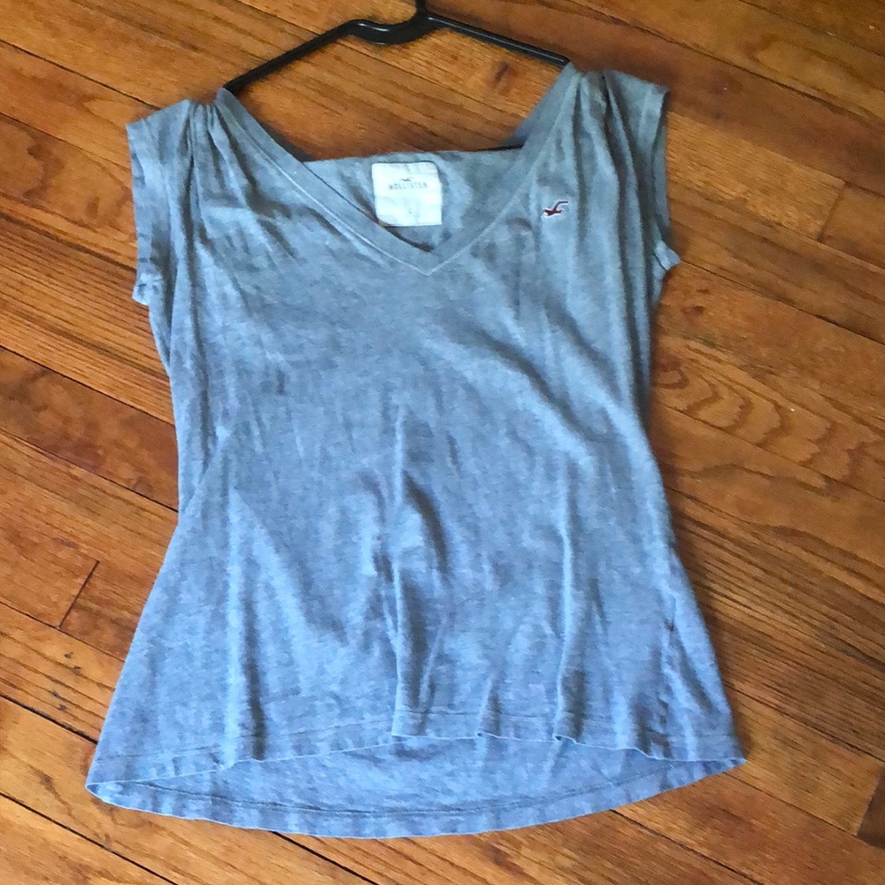 Grey Hollister tee